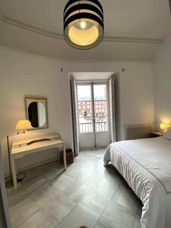 Big Apartment In Plaza Mayor In Madrid Spain Exteriör bild