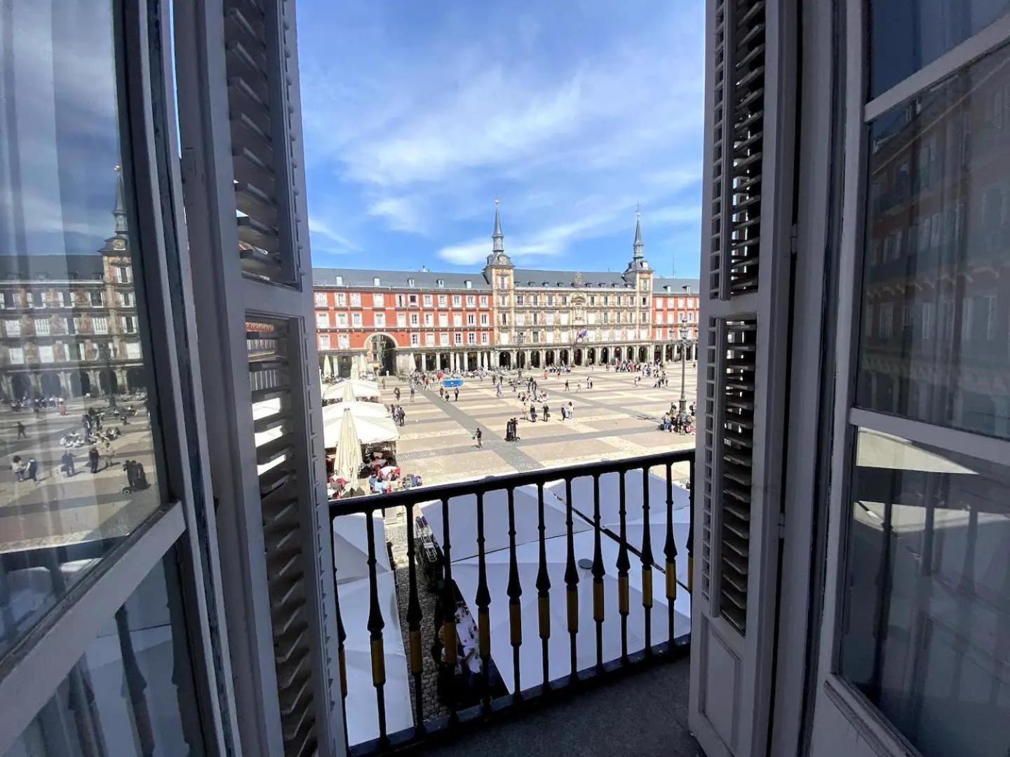 Big Apartment In Plaza Mayor In Madrid Spain Exteriör bild